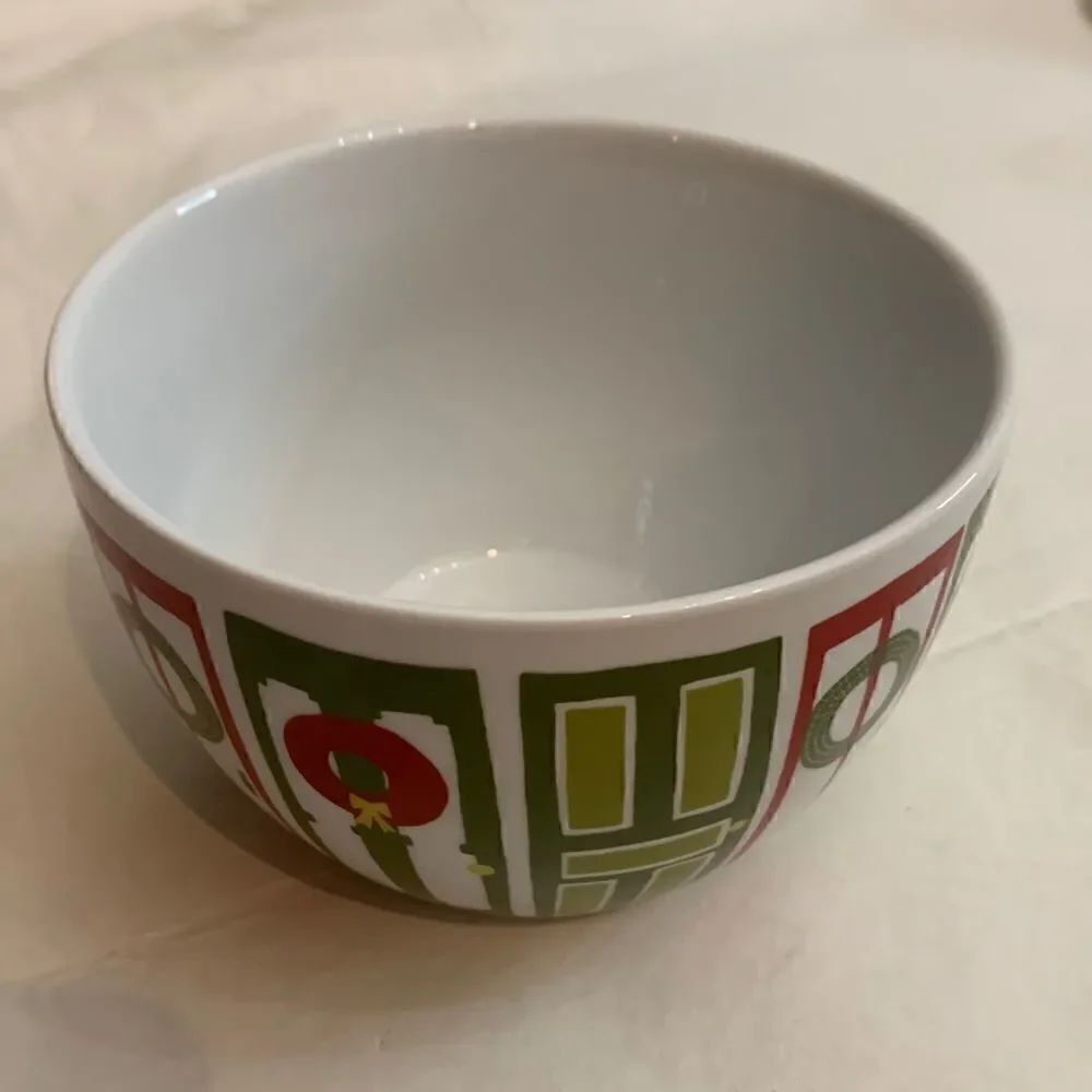 Crate & Barrel Julia Rothman Christmas Decorated Door 4 Cup Or 32 Oz Serve Bowl